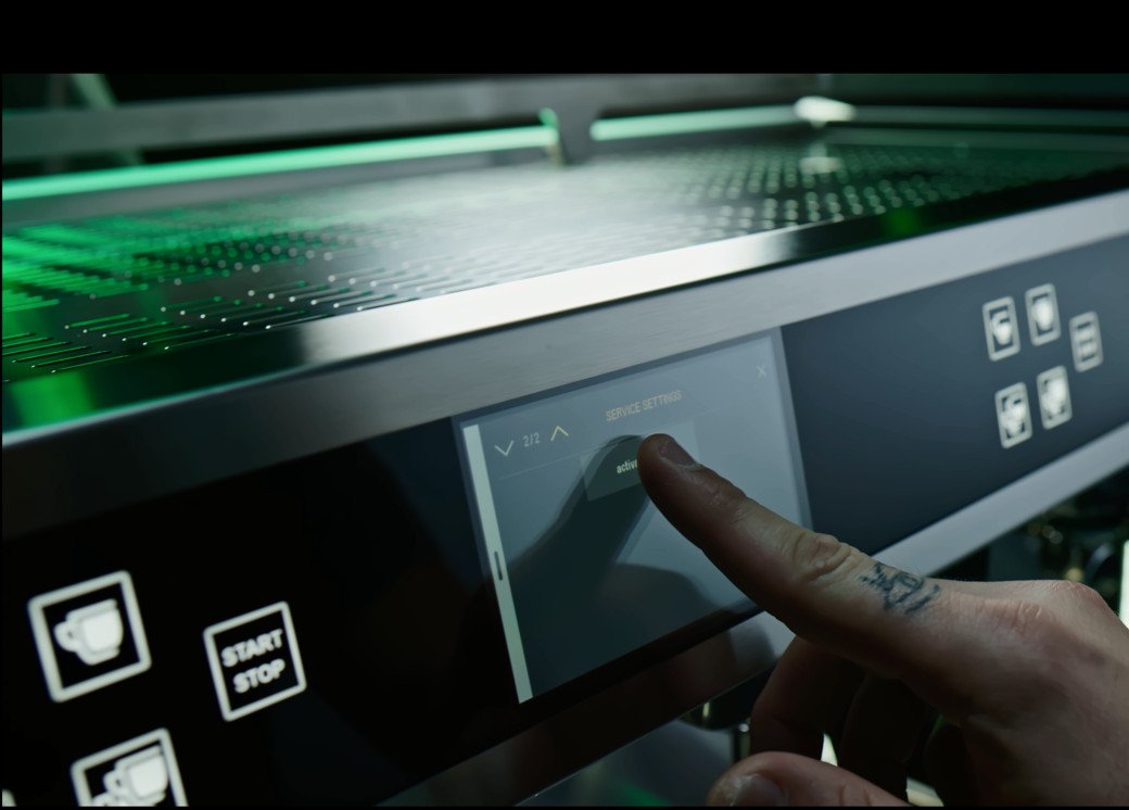 WegaSrl's tweet photo. 5" Interactive touch screen display. Easy cleaning,Less dirt accumulation,Greater sensitivity to overflow,Less wear on the keys,More elegance.

#UrbanYourDailyPerformance #WegaUrban #WegaDreamReal #WegaCoffeeMachines #Wega #WegaEspressoMachines #EspressoMachines #WegaRocks https://t.co/YKO3e1QWxE
