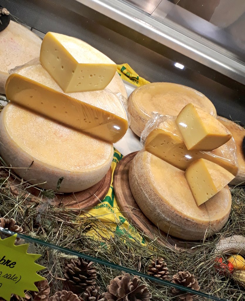 Marco_K18's tweet photo. #Golosaria #FormaggItalia #Milano
#Malgalaste sempre più in alto: 1868 mt di #formaggio da 1 mese a 3 mesi ,e si sente
#cibo #food #Vino #formaggi
@Golosaria @FormaggItalia https://t.co/lWvPn6Thnx