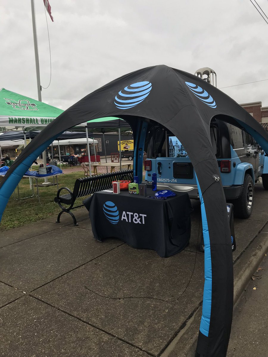 We are all set up and ready for a great day at the Huntington craft and quilt festival! Come on down and enjoy the day with us! #MobileRetail #TeamFUEL #StoreOn4