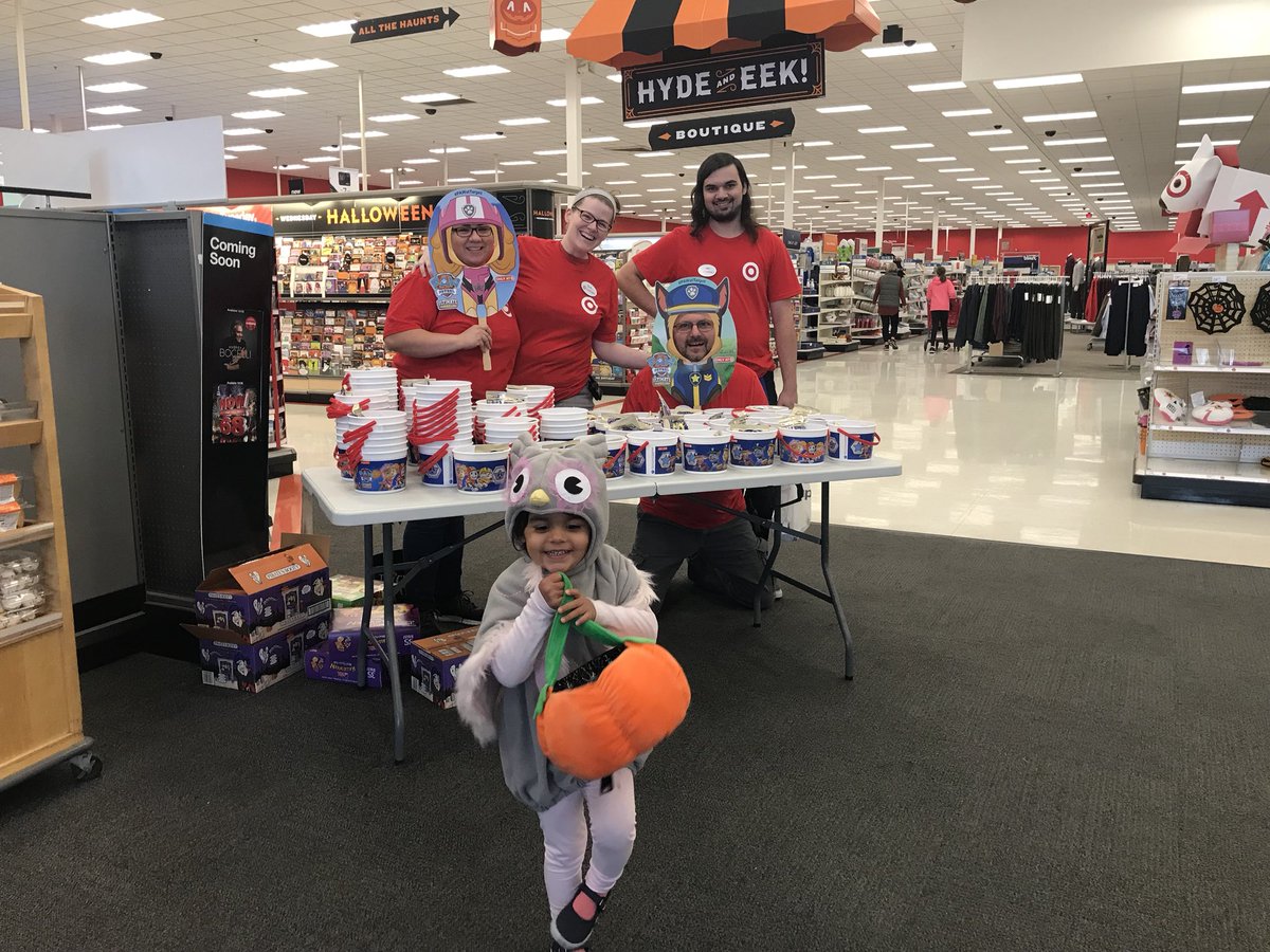 Drew1204's tweet image. Guests love #PawPatrol and so do we!!!  #TargetFun #1364ALLin
