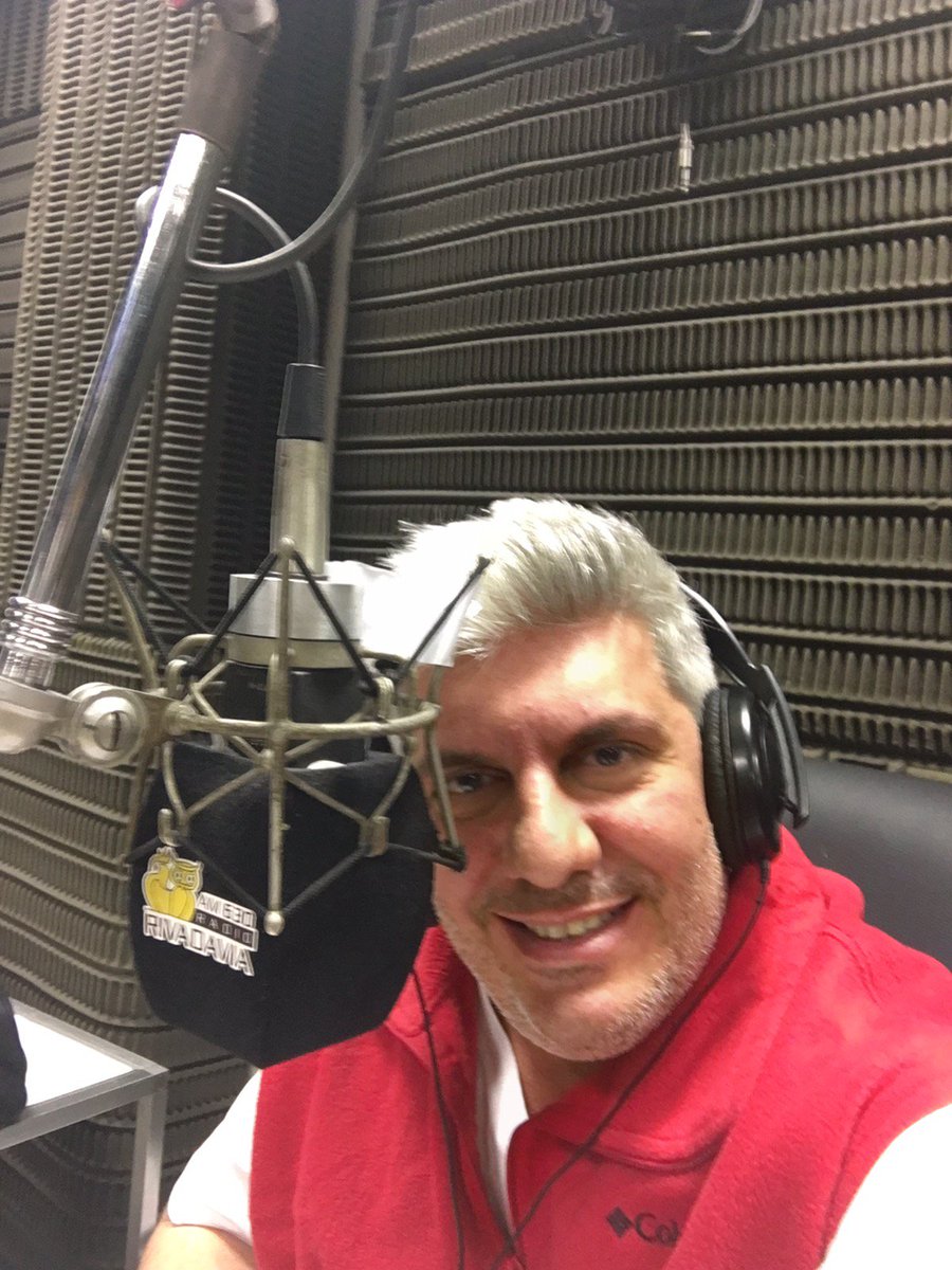 MatiBagnato's tweet photo. Hoy fue el último programa d @DespuesdeTodoOk , una experiencia hermosa.
Gracias @marianamont @lolibaldi @Javotelopez @MariaLujan_Rey @Rivadavia630 por este año y medio inolvidable y en especial a todos Ustedes x estar siempre todos los Sábados acompañandonos. 
Los ❤ mucho! https://t.co/nbImoN6X62