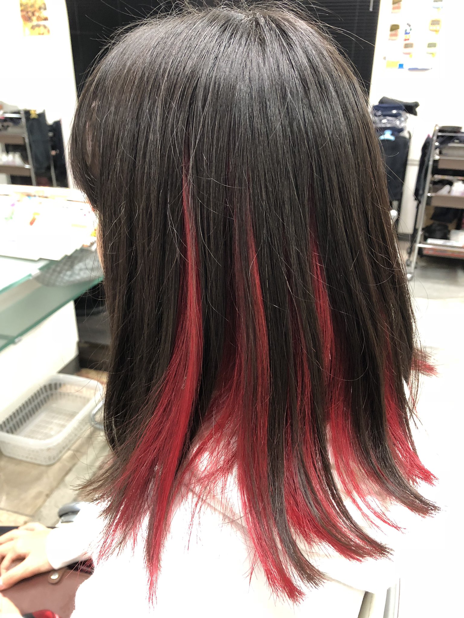ストロベリーロックス 赤羽カラー専門店 本日のヘアカラー インナーカラーでガッツリ真っ赤 初めてのブリーチから攻めた赤に挑戦 最近のオーダーは赤が多いんだけどみんな紅に染まりたいの インナーでもグラデーションでもご予約お待ちしてます