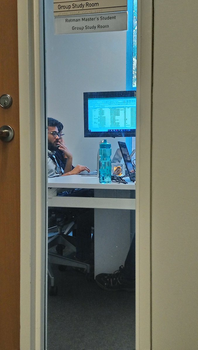 RotmanMBAMFin's tweet photo. Teams are busy developing their solutions to the business challenge set today. A key component of the @rotmanschool MMA program is understanding how to apply analytic skills and knowledge to real world situations like these #MMADatathon #RotmanMMA https://t.co/ukTxl9I7kJ