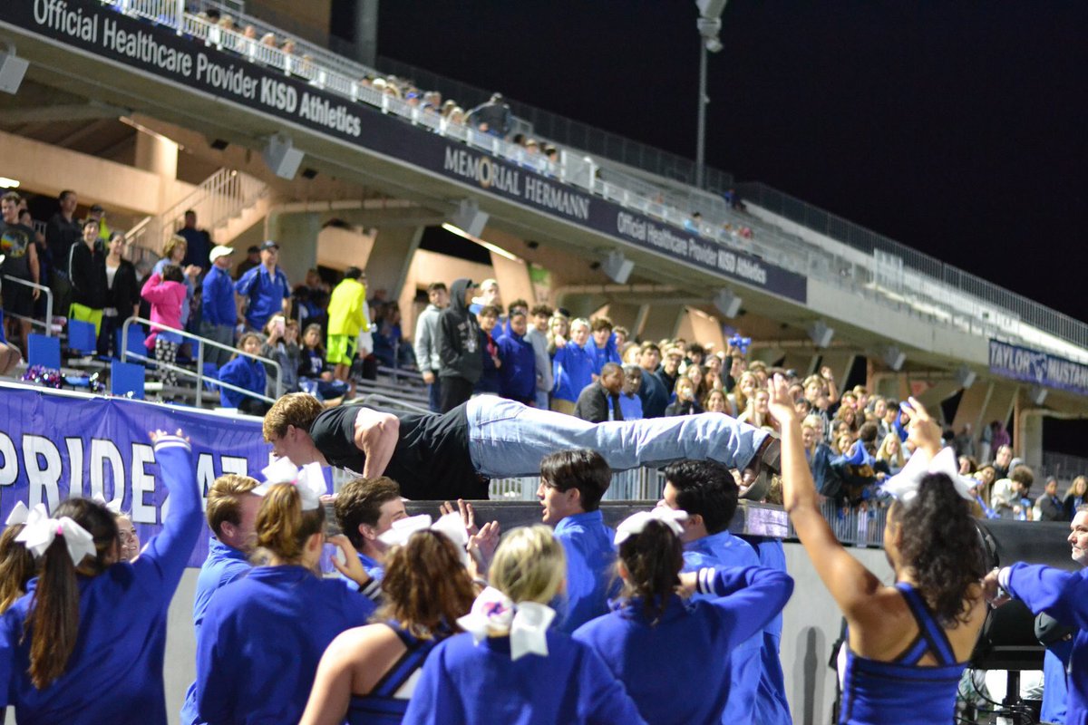 Coach Gaston getting in on the fun. #score #pushups #jetflagmen #TaylorPride247