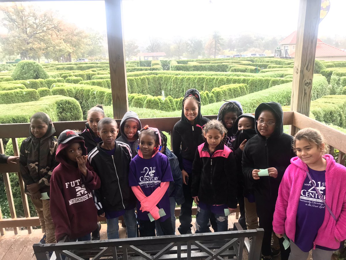 newsome_es's tweet image. 3rd grade going through the maze at @LurayCaverns ! #21stCentury #ExtendedLearning