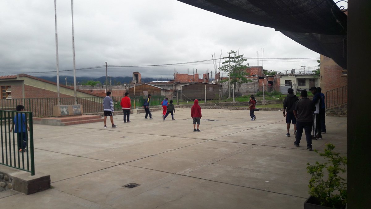 taniiamgr's tweet photo. Los chicos de divierten en el taller de Deportes #EARobertoRomero @UrtubeyJM @aniberruezo @patriciapinasco https://t.co/IHDP2SBAkd