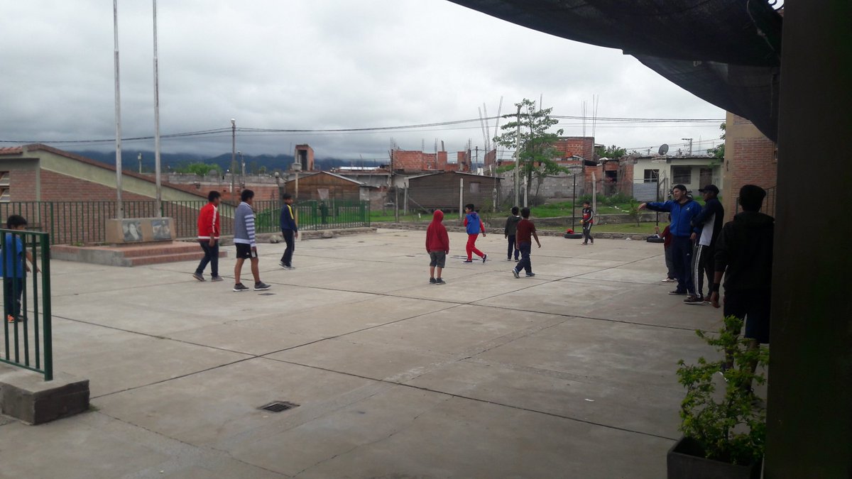 taniiamgr's tweet photo. Los chicos de divierten en el taller de Deportes #EARobertoRomero @UrtubeyJM @aniberruezo @patriciapinasco https://t.co/IHDP2SBAkd