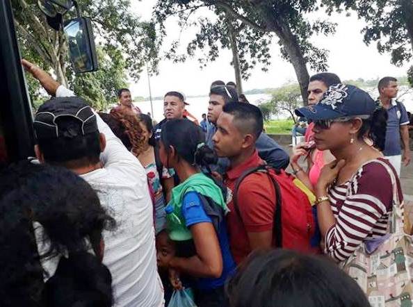 Estuvimos en las distintas paradas de #Tucupita dando cumplimiento al Plan Hora Pico, para asegurar el retorno a todos nuestros usuarios a sus destinos ¡Seguimos avanzando a toda revolución! #DeltaAmacuro #JuntosSomosMás #27Oct <a href="/tupamarohipolit/">Hipo Lito</a> <a href="/GobLizeta/">Lizeta Hernández Abchi</a> <a href="/monrocoordina/">williams jose monroy</a>