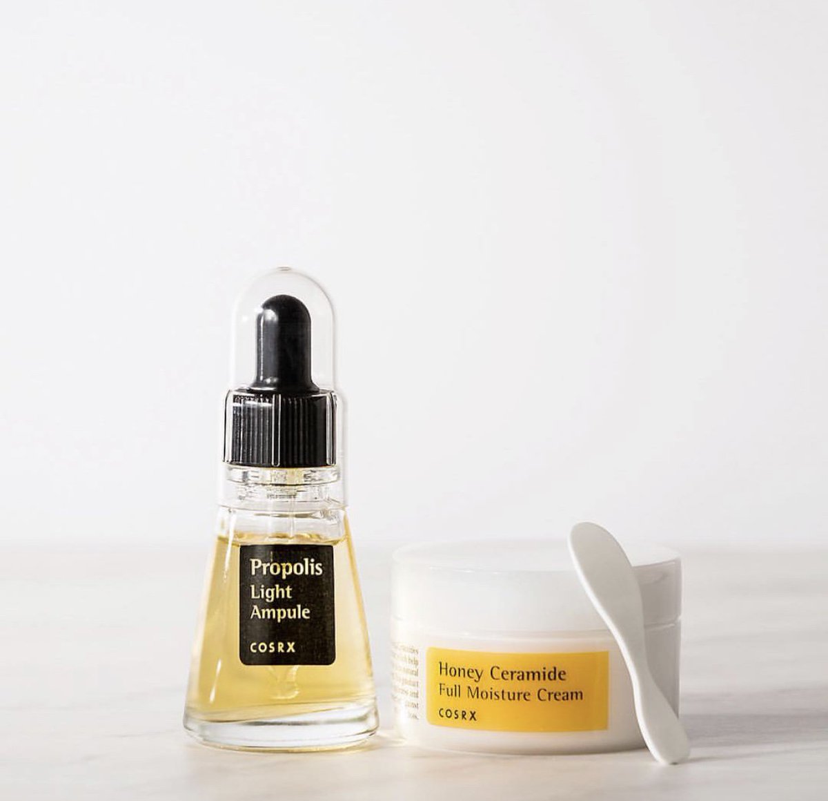 SomeiBeauty's tweet photo. Skin saviors 🍯 Repair damaged skin with @cosrx Propolis Light Ampoule.. Your skin will be nourished, left smooth and hydrated by this intensively moisturising silky ampule. It revitalises dull or dry and damaged skin to leave it soft, supple, radiant and plump.💫 https://t.co/osv2LERets