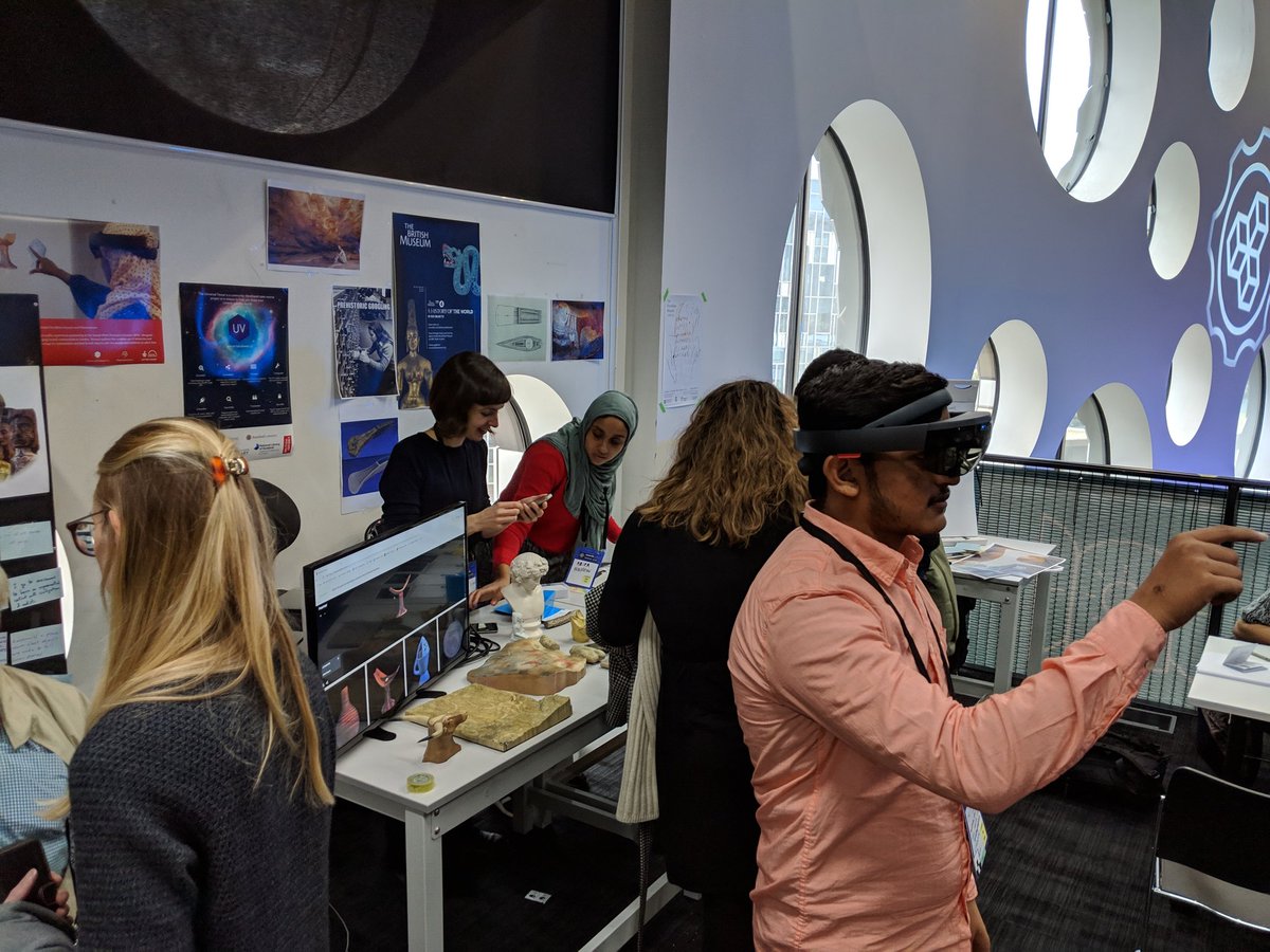 mnemoscene_io's tweet image. Demoing #nomadproject at #MozFest18 with @AbiraHussein and @DEJPett as part of the Pop-up Museum