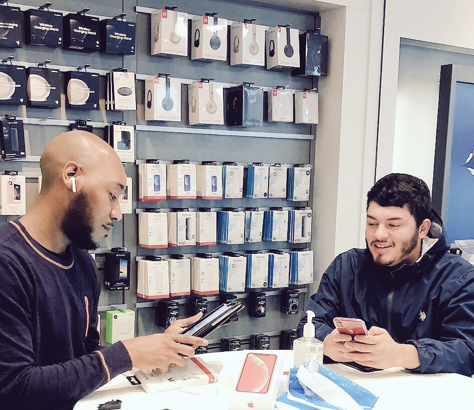 ... Setting the mood for all of my customers today. Everyone deserves a new phone along with some entertainment. #PPV #Iphone #XR #RED @ReedintoitA <a href="/404girl/">Betsy Francis</a> <a href="/jd4180/">John Denning</a> <a href="/DC_XFactor/">Xenia Williams</a> <a href="/grant/">@grantzero@mstdn.ca</a>