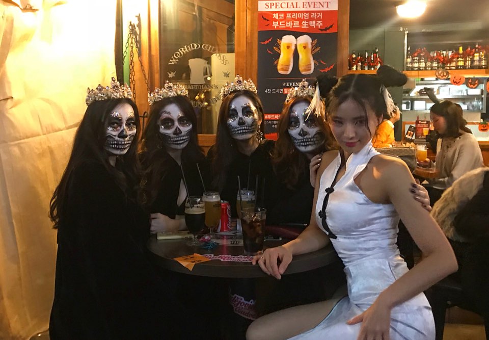 毎日 韓国情報 韓国のハロウィンの街の様子 韓国のハロウィンのメインスポットはソウル 梨泰院 イテウォン 朝まで多くの人が賑わっているんです 韓国情報 韓国 韓国ハロウィン ハロウィン 韓国旅行 ハロウィン