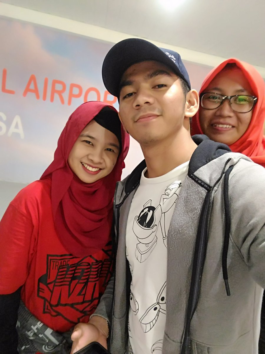 Ku tersenyum lebar saat ku bs ktmu sma klian <a href="/DA2_Rizki/">Rizki 2{R} Real</a> , <a href="/DA2_Ridho/">Ridho 2{R}</a> sehat selalu, dilancarkan smw urusannya baik kuliah, manggungnya jg, tetap semangat ya abang2ku twins, &amp; jangan biarkan kendor tuuh otot2nya 😍😍😍😄
💪😉💪❤💙
<a href="/DA2_Rizki/">Rizki 2{R} Real</a> 
<a href="/DA2_Ridho/">Ridho 2{R}</a> 
<a href="/ofc_k2rl_smg/">K2RL SEMARANG JATENG</a>