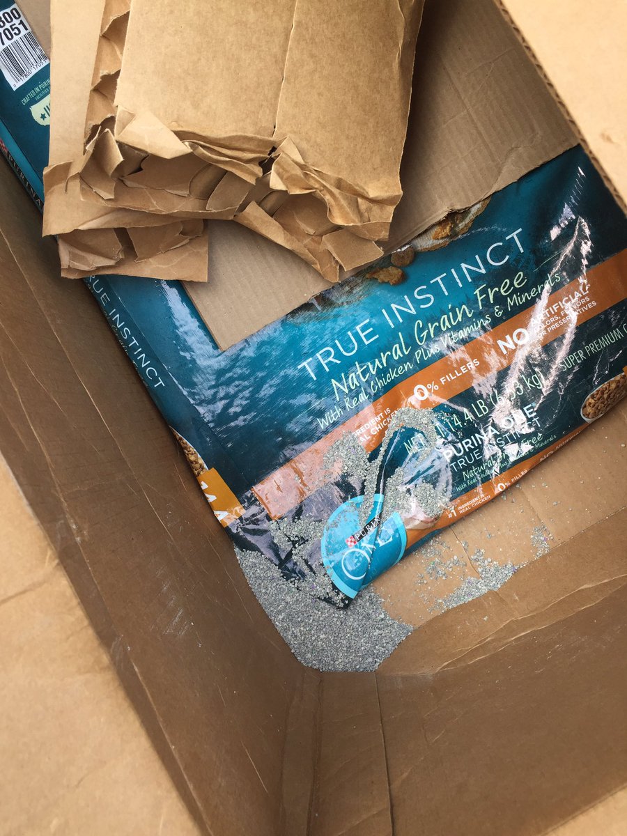ceshove's tweet image. .@Chewy, when someone orders two 42-lb. bags of cat litter, you might want to ship them in sturdier boxes. 👎🏽 #firsttimecustomer