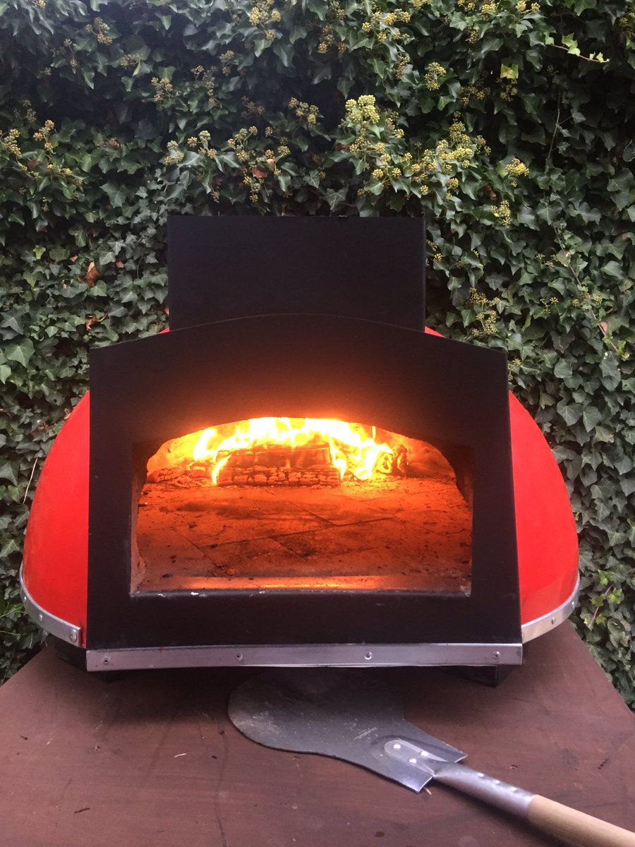 CastleNewbury's tweet image. It’s Pizza Night @CastleNewbury come and get your fresh pizza eat in or takeaway with a wide variety of toppings! #pizza #woodfiredpizza #homemade #fresh thanks @CountiesAll