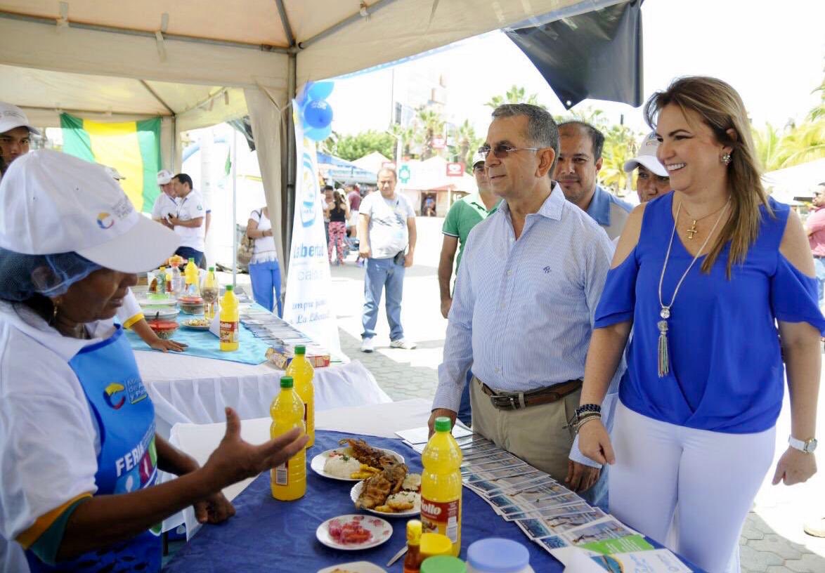 La democracia es el gobierno del pueblo, por el pueblo, para el pueblo. En Manabí, votamos por #MarianoZambrano y nuestro apoyo a su liderazgo y trabajo, expresado en las urnas y en las calles, se respeta! #MásRespetoALaDemocracia.