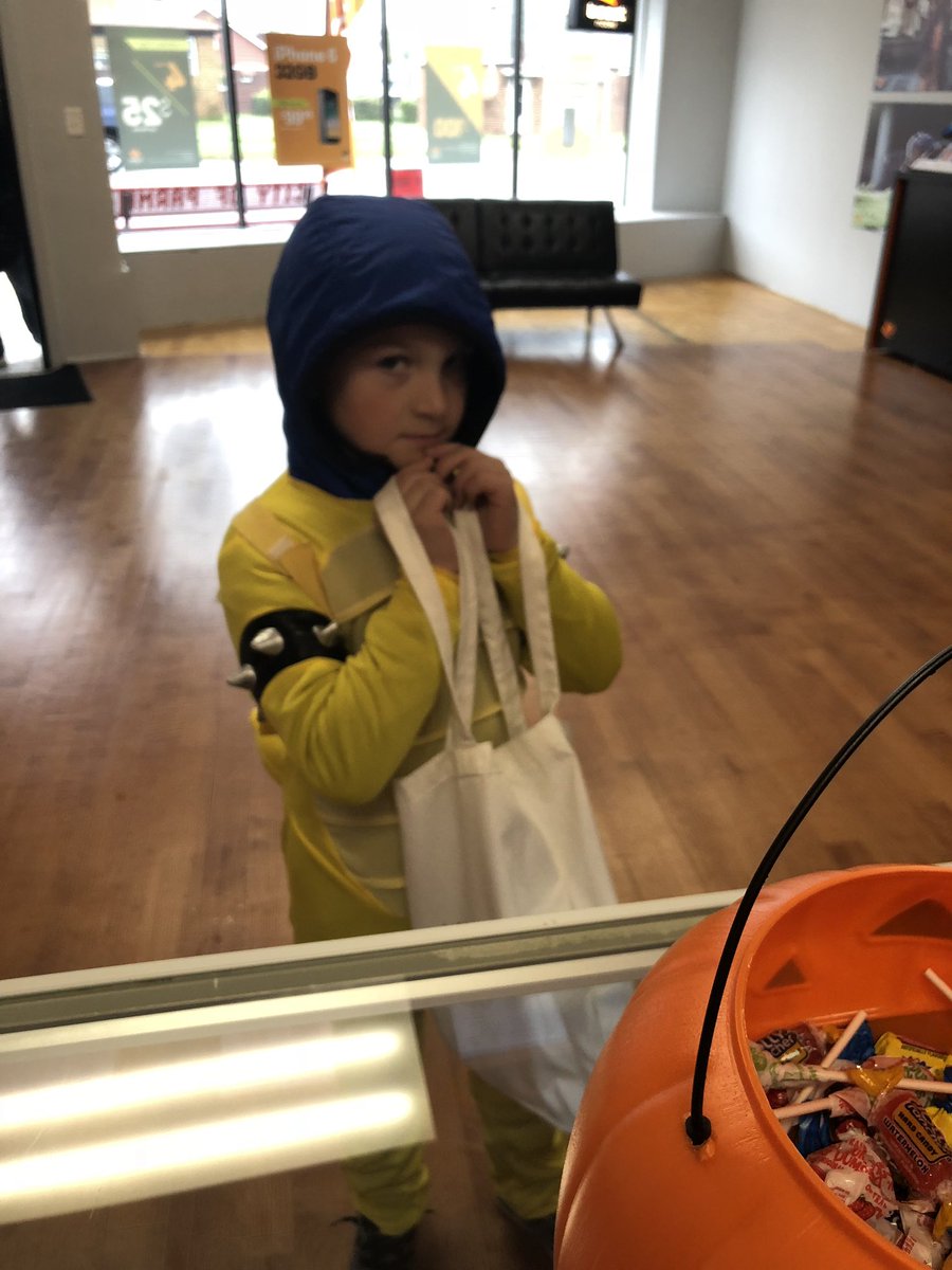 It’s trick or treat day in Parma at Expo Wireless!! <a href="/tonywagner29/">Tony Wagner</a> <a href="/7thFlais/">Martin Flais</a> <a href="/spgjasonjames/">SPG Jason</a> @JayMiglionico <a href="/DCIKaseem/">Kaseem Abdullah</a>