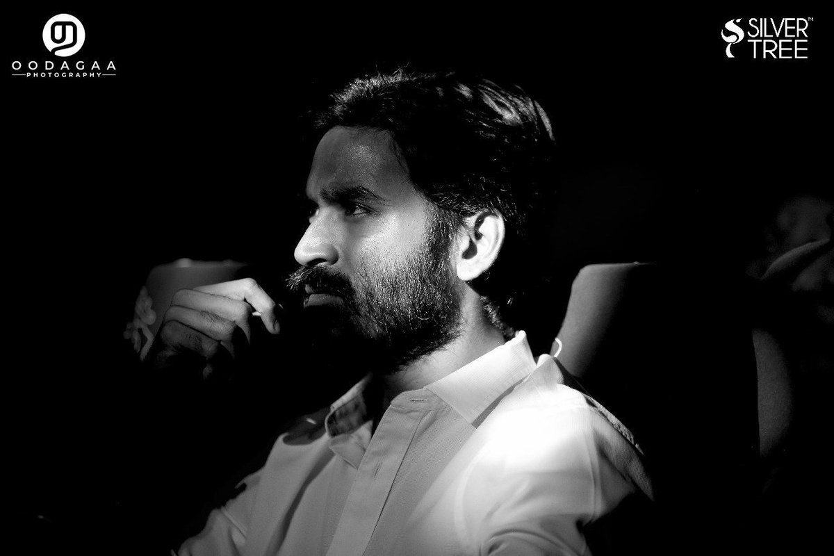DhanushismKK's tweet photo. Here is our beloved @dhanushkraja
At #SeanRoldanLive 🎶🎶🎶 https://t.co/GCVlgiOfKf