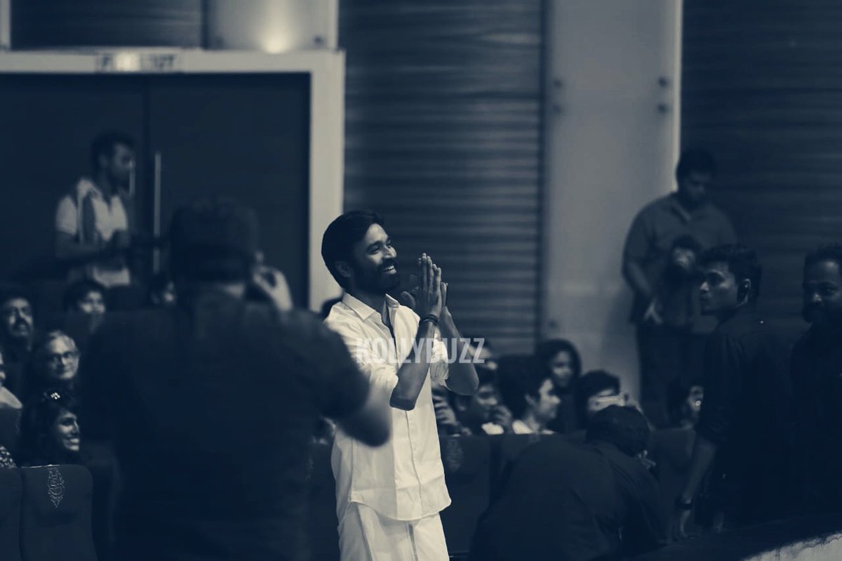 DhanushismKK's tweet photo. Here is our beloved @dhanushkraja
At #SeanRoldanLive 🎶🎶🎶 https://t.co/GCVlgiOfKf