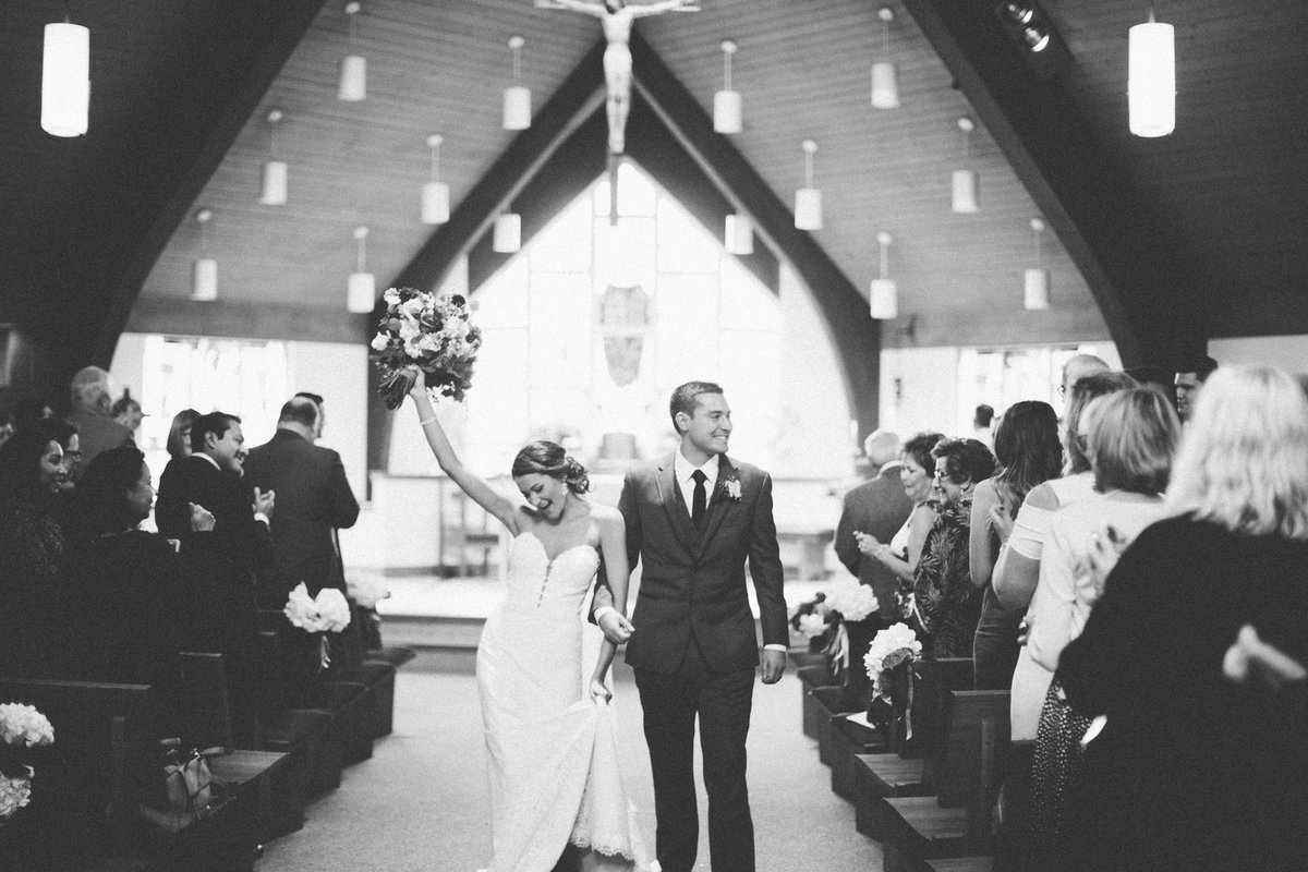 BeckyCiocca's tweet photo. 10.21.17 = the day my brother and @rachaelciocca #slayed their wedding. 😍 Happy belated 1st anniversary to them!! 💕🎉💍🙌🏽 https://t.co/cKVPs6JxIB