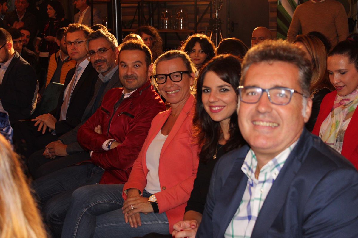 isabelalbas's tweet photo. Gracias a @MelisaRguezCs  @MonicaMoreno_Cs @francarrillog y a @jovenesCs por el magnífico acto celebrado ayer en #CórdobaEsp.  #proyecto #equipo #ilusión #ElCambioVieneYa a #Andalucia 🍊🍊🍊🍊🍊🍊 https://t.co/ZJGiTVPhGT