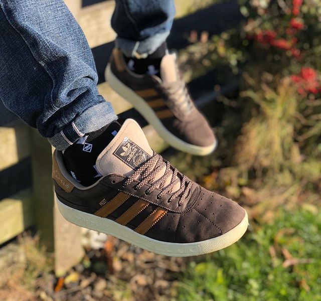 SneakerAnnexe's tweet photo. Crisp autumn day means the bangers come out to play 💥💥💥
.
📸 @joe_simpson .
#theannexe #adidas #prost #munchen #oktoberfest #autumn #adidasoriginals #edwin #jclaysocks #selvedgedenim #sizeleeds  #trainers #sneakers #megapicsoles #epsilonmagazine #3str… https://t.co/fKY3PIBvM3 https://t.co/6SjLg9pliJ