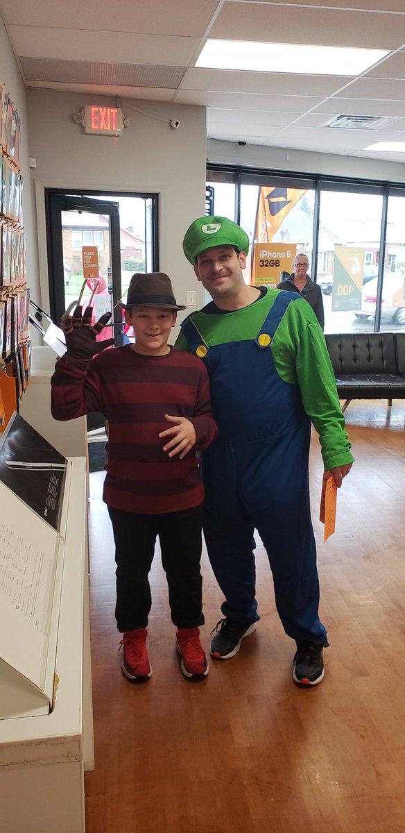 Freddy Kruger and his dad. Having fun over at Expo Wireless Ridge. <a href="/uhm_juna/">Juna Uhm</a> @anewton_SPG <a href="/robvictor2003/">Robert Szymanski</a> @JayMiglionico <a href="/jvkisner_SPG/">Jessica Kisner</a> <a href="/spgjasonjames/">SPG Jason</a>