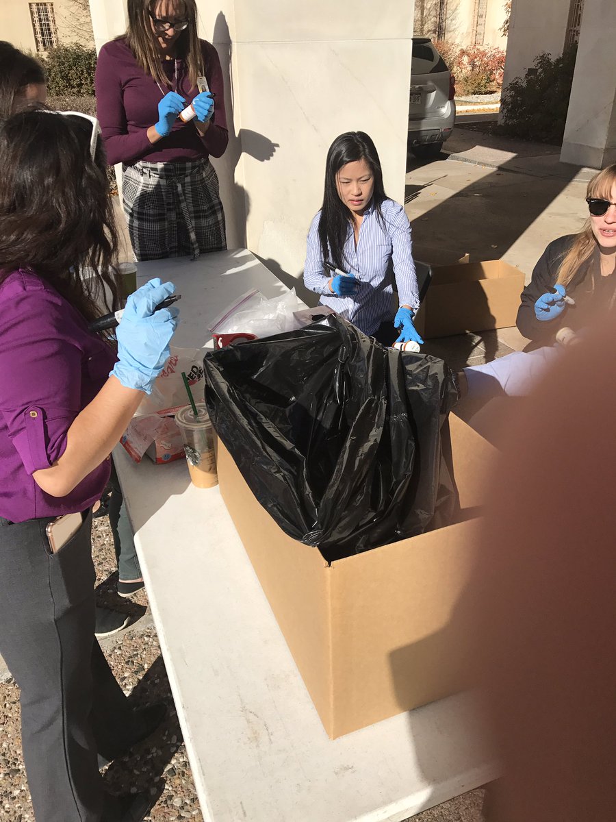 At #DEATakeBackDay with students from @CUPharmacy and @CUDen_AMC_PD. We're here at @CUAnschutz until 2 today. Come join us and bring your old meds for #SafeDisposal!