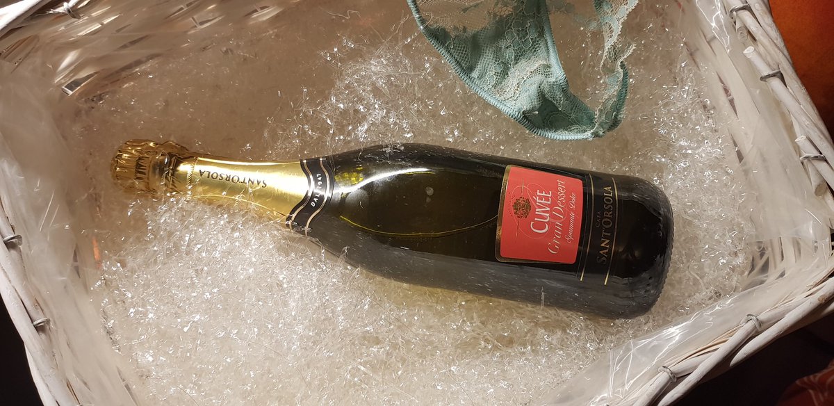 demonia_miss's tweet photo. Getting pampered with a random tribute by my #cuck for my Saturday horny night with my partner...

Thank you little pet, we will make great use of this Ahahah!

#finsubs, this is dedication.

#findom #efdp #femdom #cuckold #dommelife #randomtribute #champagne #humiliation https://t.co/PaSJggfQ1z