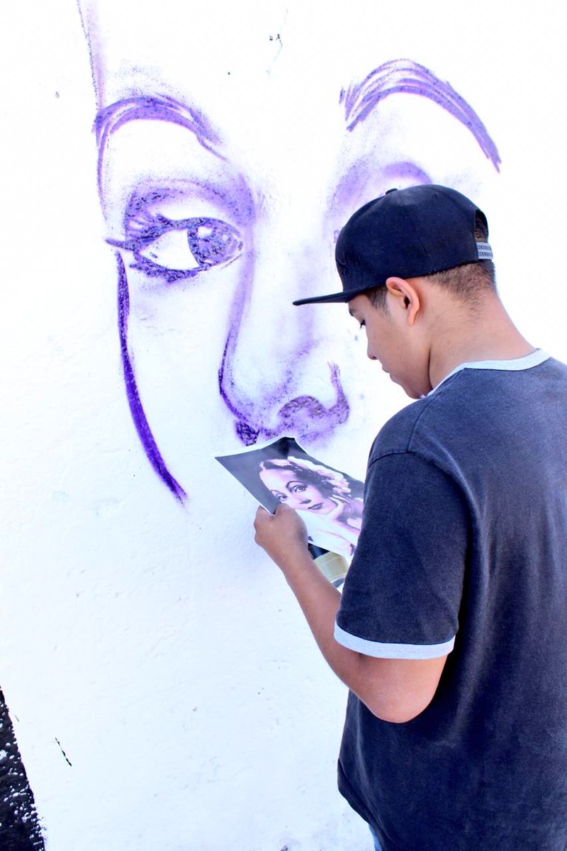 IMJ_DGO's tweet photo. Los artistas de toda la República ya están participando en nuestro concurso nacional de Graffiti “Día Final”, acércate a observar su arte, estamos atrás del Panteón Municipal. #DurangoTeQuiero Feliz. https://t.co/wknESYP5CZ