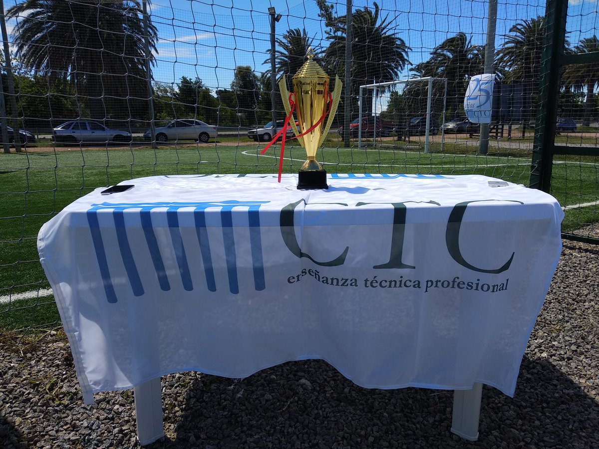 gerramouspe's tweet photo. Tarde de fútbol y camaradería con alumnos de CTC Colonia @CTCColonia y Rosario @CTC_Rosario. Torneo 2018 https://t.co/dVVlZKvDdD
