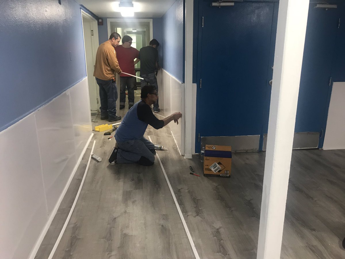 RAUL_MORALES2's tweet photo. Leo hard at work helping out our Veterans. https://t.co/yTKAcZmLIc