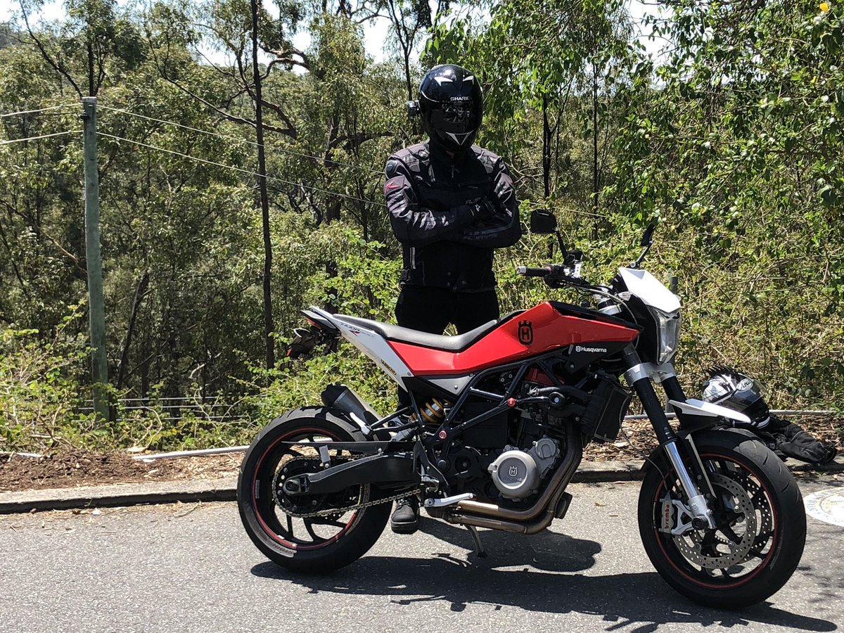 slipprymongoose's tweet photo. @RJ_Biker I think someone wants to be you @sjbaliYT #hestalledit #welaughed #jizzmachine #nuda #poppedhischerry https://t.co/VXLtw1cZgK