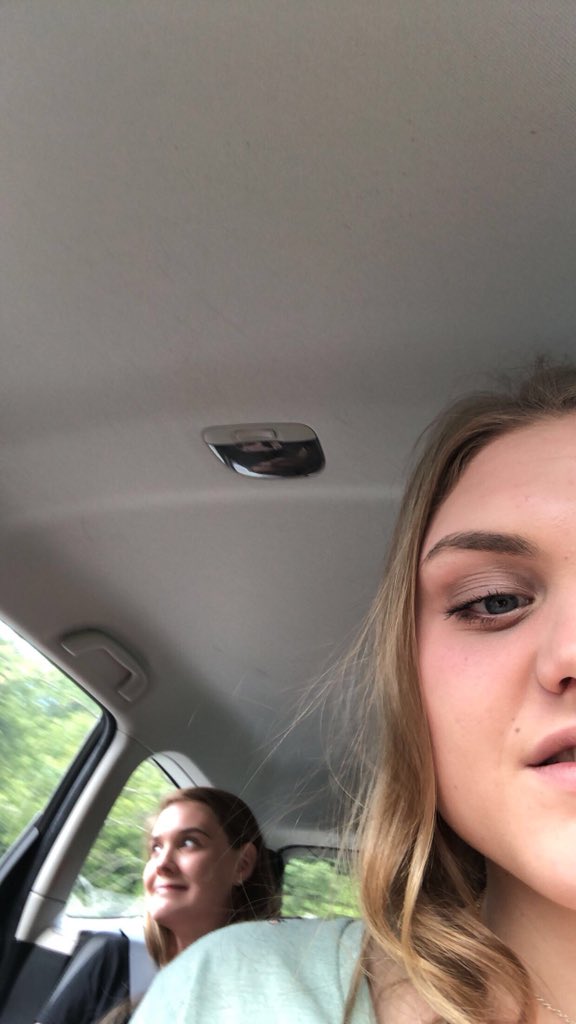 allieemitch's tweet photo. happy 18th sis 🔞🔞🎉 https://t.co/oKKHa82tf4