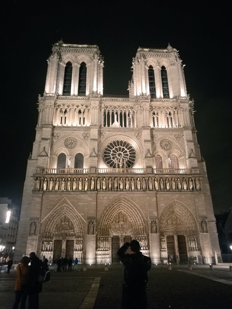 MeravigliaBlog's tweet photo. Primera noche en #Parisy y ya siento que el viaje merecía la pena 😍 https://t.co/WRMNzUN9d2