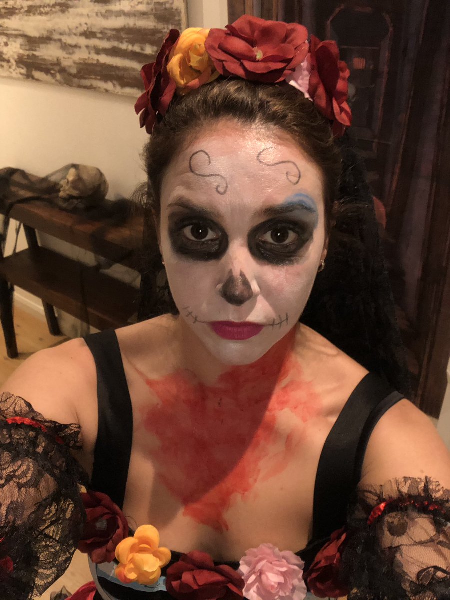 anabetts's tweet photo. Happy Halloween 👻 🎃- embracing the Mexican dia de los muertos vibes tonight. Let’s get this party started! https://t.co/DWudCDnTeX