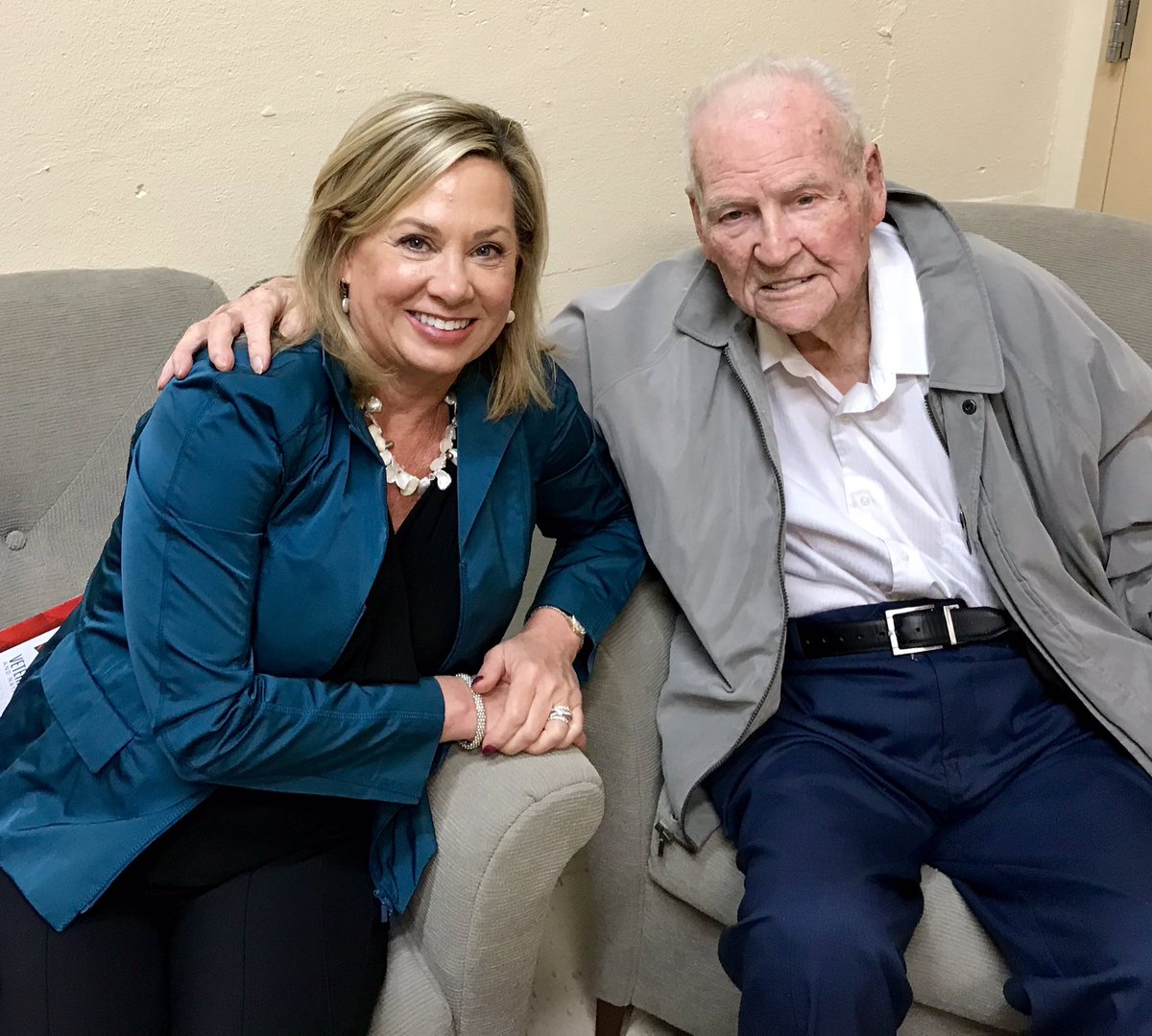 lisa_mccubbin's tweet image. Chatting with the handsome Jim Leavelle in the green room before #WitnessToHistory program @USNatArchives @ClintHill_SS @AVCupdate