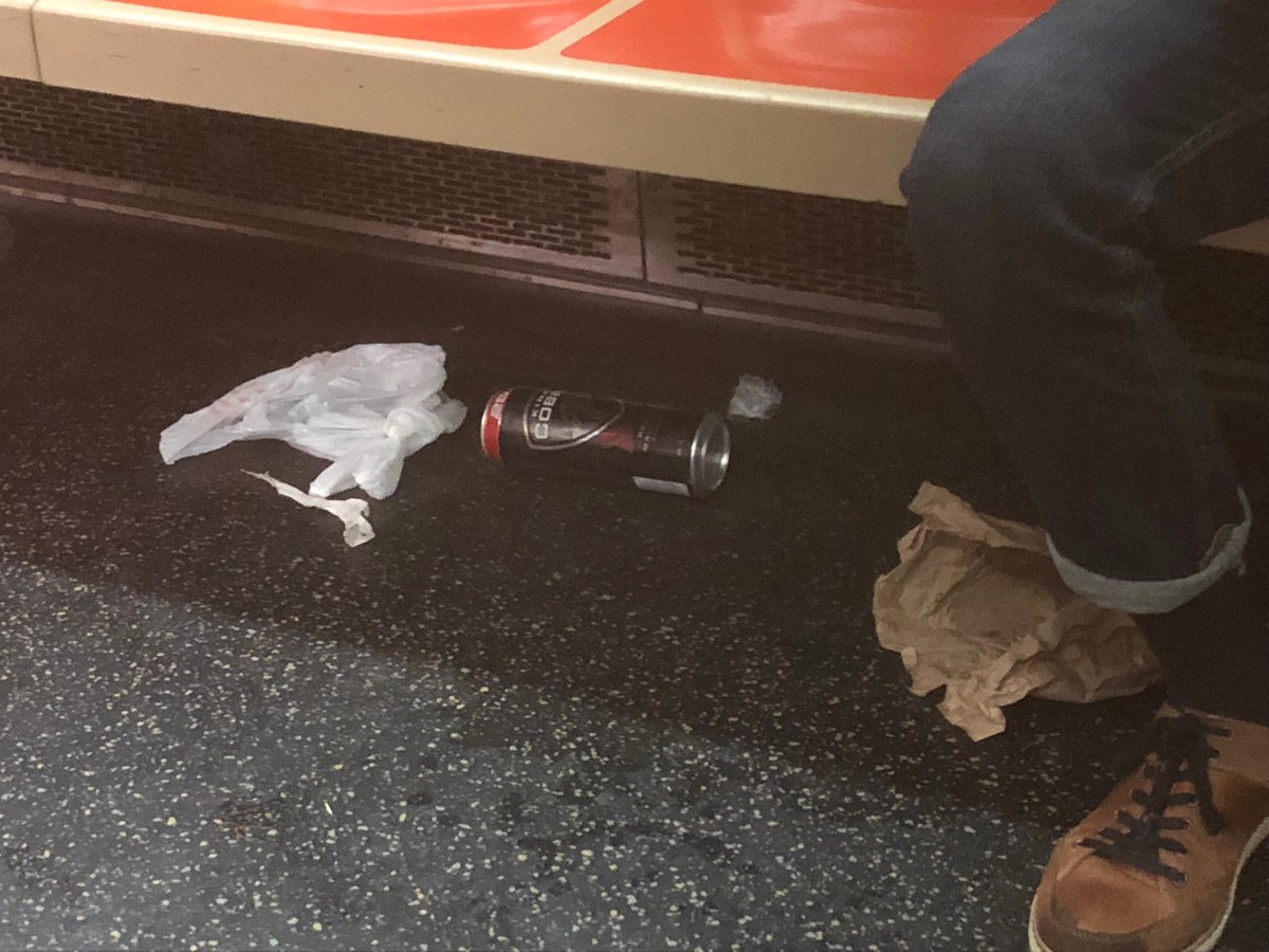 ⁦@NYCTSubway⁩ please clean car 1581 on No. 3 line