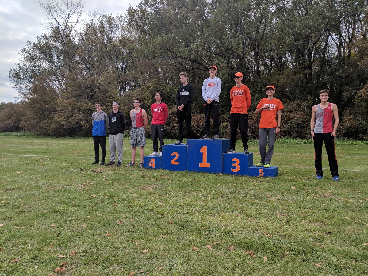 PalatineXC's tweet photo. Richie finishes 4th at sectionals to qualify to the state meet next week! #allsectional https://t.co/RMc94z6uQk
