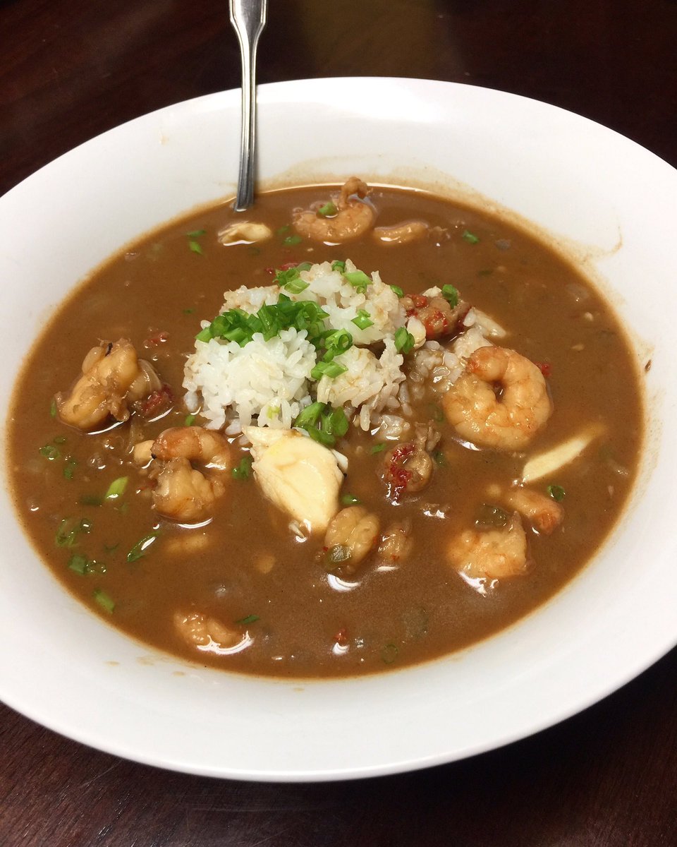 GGCulinaryLLC's tweet photo. #SeafoodGumbo for your Dining Delight #JumboLumpCrabMeat #Oysters #GulfShrimp and #Crawfish You can order by the Quart or Gallon ($30/Quart or $$120/Gallon) #ChefLife #CaCestBonChere π¨πΌβπ³β€οΈβοΈ https://t.co/bpeOqNHwu0