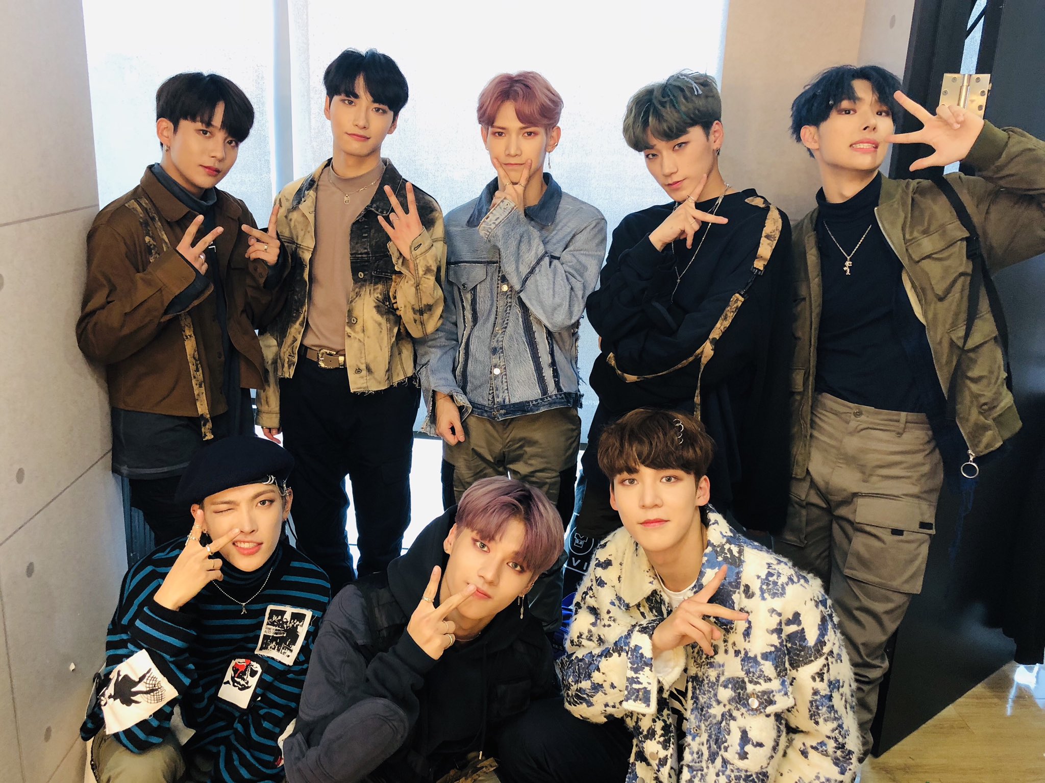 ATEEZ pics a Twitter 