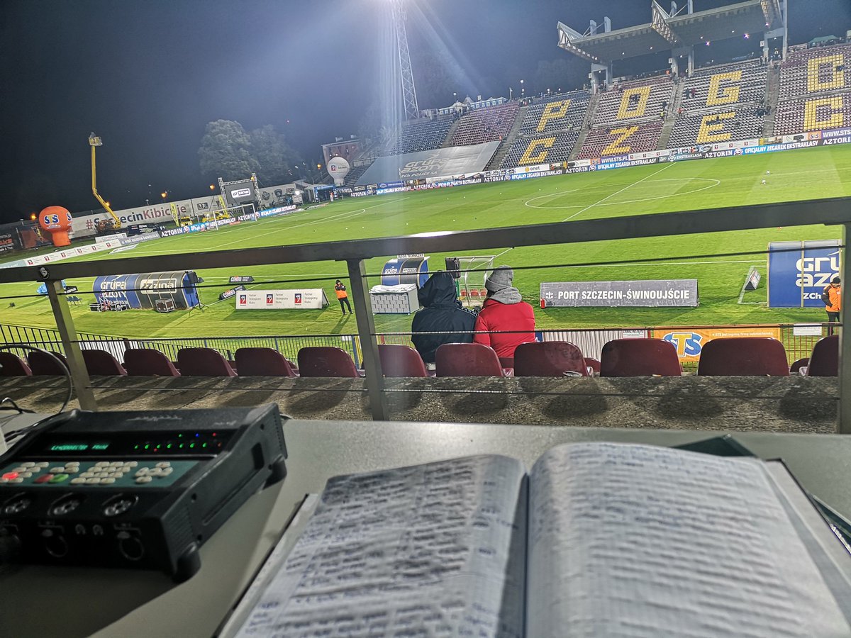 RadioPozSport's tweet photo. My już jesteśmy, czekamy na Was! Do usłyszenia o 20:30! #POGLPO https://t.co/GZYvtu2bNA