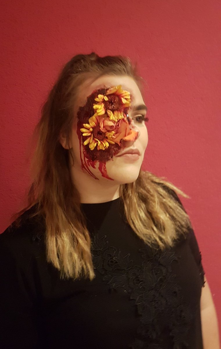 _VickyLovesLiam's tweet photo. challenged my inner flower girl!🌺🌻 inspiered by the beautiful @/lissypink10 on Instagram! https://t.co/DoWtbt73bq