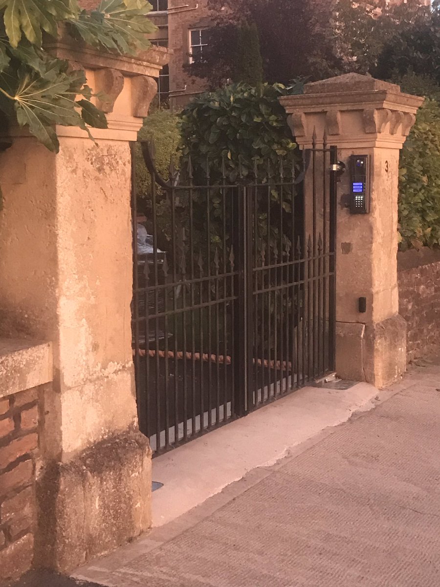 powerup_up's tweet photo. Just finished some Electrical gates https://t.co/ni4cUBNFSv