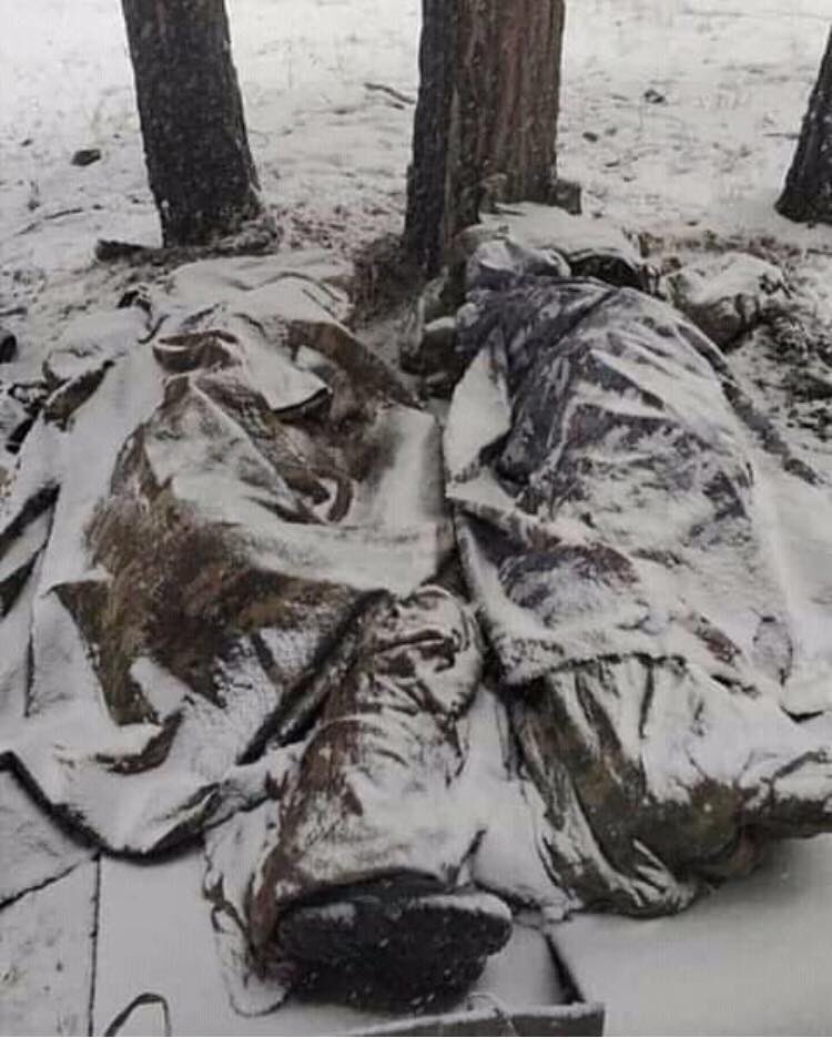 MevzuvatanOnur's tweet photo. Kelimelerin bittiği , anlatacak hiç birşeyin kalmadığı , son sözü bu fotoğrafın söylediği durumdayız , üşüyorum demeye utanılacak bir hale geldik. Mekanınız Cennet Olsun

#Donuyoruz https://t.co/dNZGbu6m9q