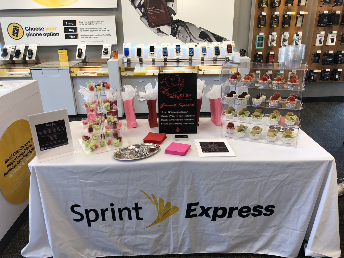 oviedo2139's tweet photo. Sprint Store #2139 is saying thanks with Sensational Sweets #ChefCe’Tia. Come in and take advantage of our great deals on the IPhone XR and try some Gourmet cupcakes!!! https://t.co/byuK7zpOVz
