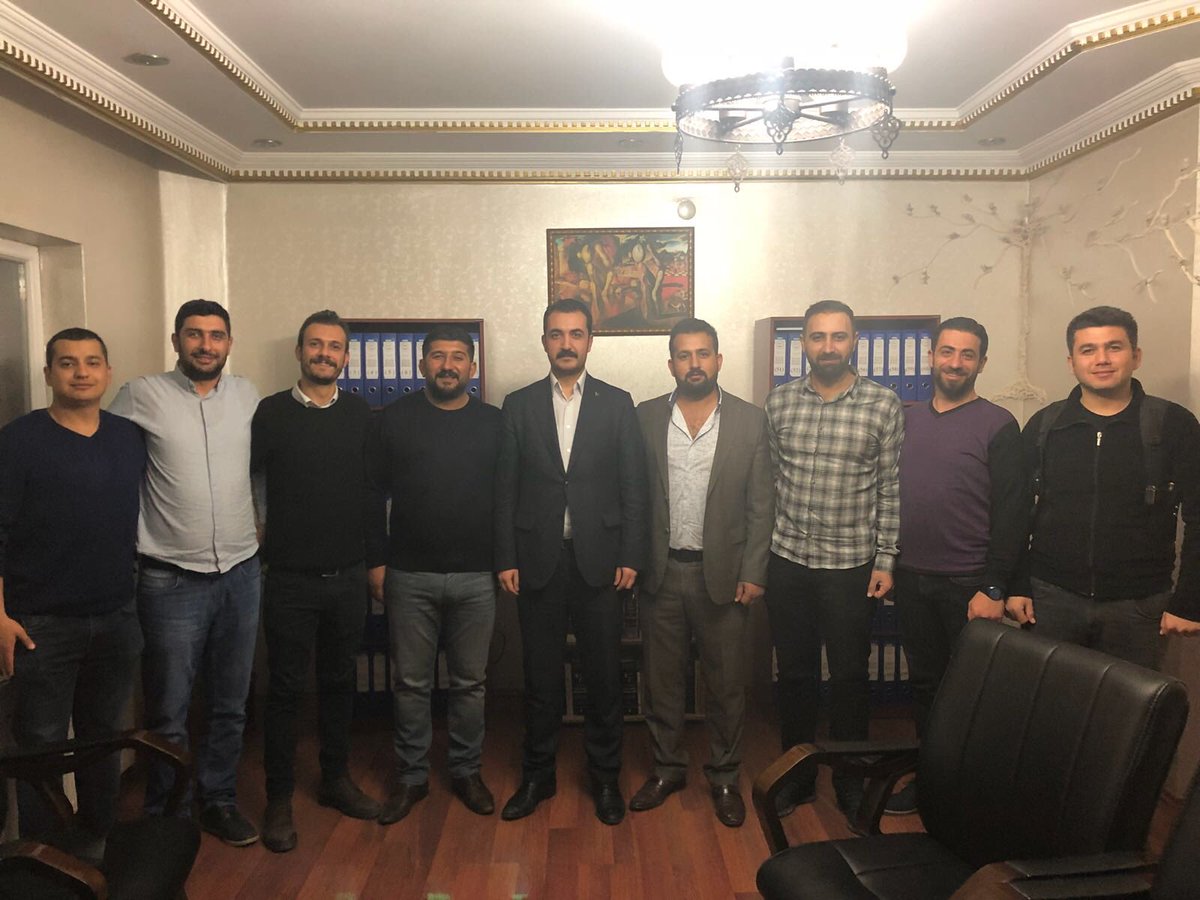 Kardeşlerim yeni ofisimize hayırlı olsuna gelmişler.