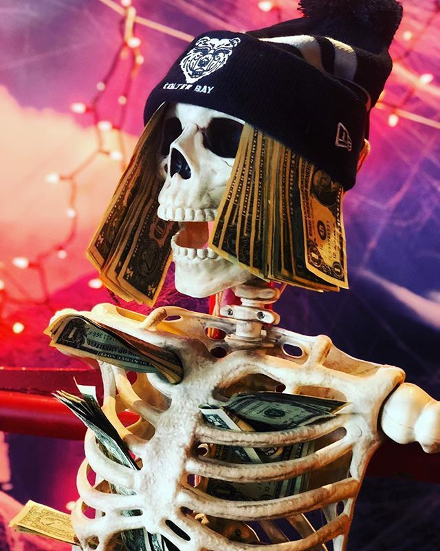 ColterBay's tweet image. How you’ll look when you win $250 from the costume contest tonight! Party starts at 8 and winner is announced at 11PM. #colterbaybuffalo #buffaloscornerbar #allentownbuffalo #spooky #skull