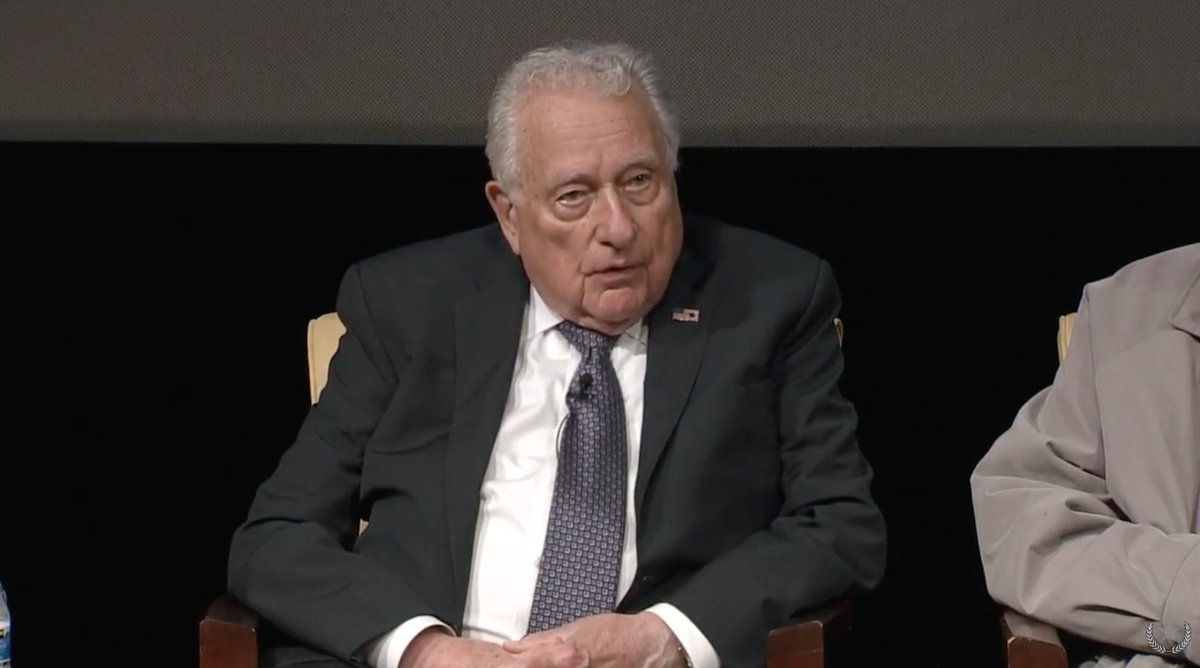 AVCupdate's tweet image. The #WitnesstoHistory Panel features veterans who were present for key moments in our nation's history, such as the assassination of President Kennedy &amp;amp; the attack on #PearlHabor. Watch the live stream here: bit.ly/2RlRr1L @ClintHill_SS #JimLeavelle #VernPike