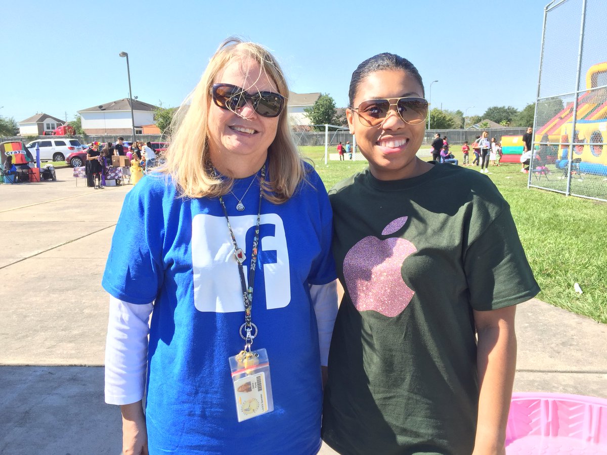 HolmquistES's tweet image. #ContentSupport working hard &amp;amp; having fun #FallFestival